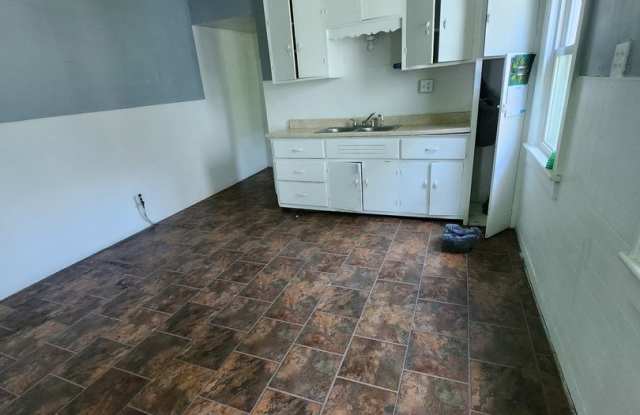 750 includes all utilities photos photos