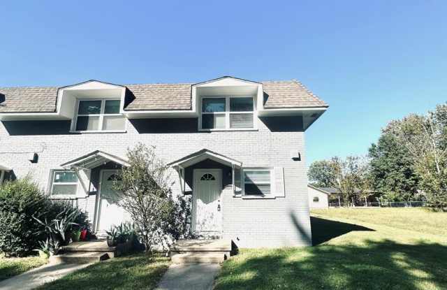 2-Bedroom, 1.5-Bathroom Townhome Available for Rent** MOVE-IN SPECIAL HALF OFF FIRST MONTHE RENT*** photos photos