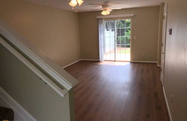 412 Red Coat Ln Gallery 2