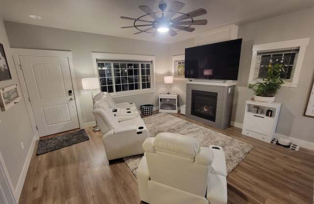 Stunning 2 Bed, 2 Bath Home in Josephine Crossing | Furnished or Unfurnished Options Available photos photos
