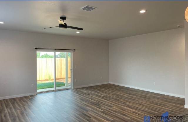 Beautiful Newer-Build 3-Bedroom Townhome***$500.00 off First Months Rent*** Gallery 4