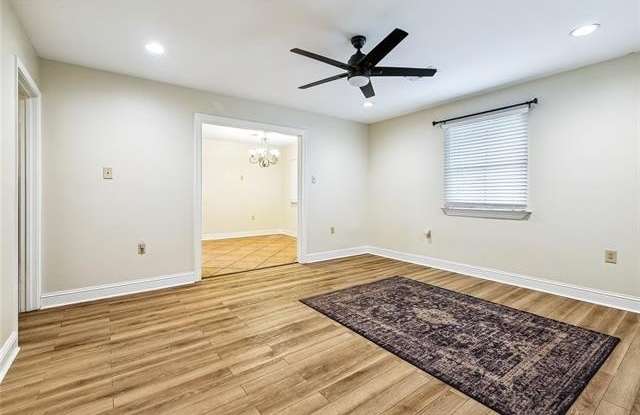6017 BELLAIRE Drive Gallery 4