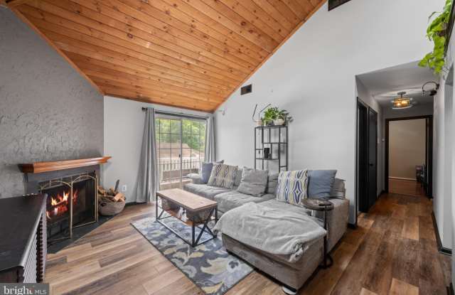 24 BROOKSIDE Court Gallery 1