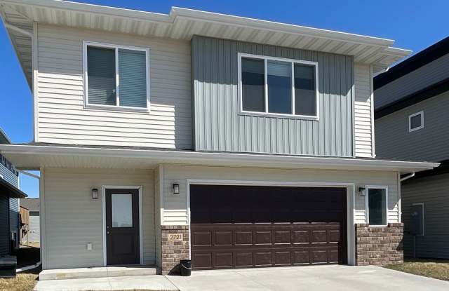 Three Level split home w/ 2 Stall Garage photos photos
