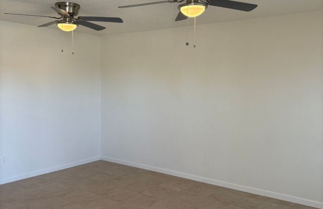 3 bedroom/1 Bathroom ready now! Gallery 3