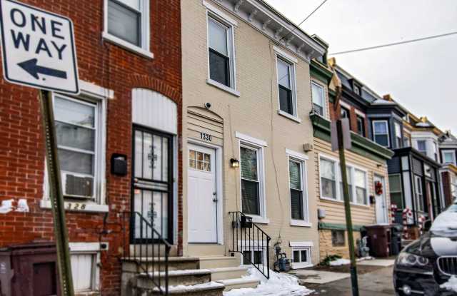 3 bedroom, 1.5 bath fully renovated townhome in City of Wilmington photos photos