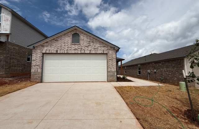 Brand New Luxurious and Spacious 3 Bedroom 2 Bathroom Yukon Public Schools Gallery 1