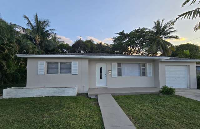 336 Greenbriar Drive - 336 Greenbriar Drive, Lake Park, FL 33403