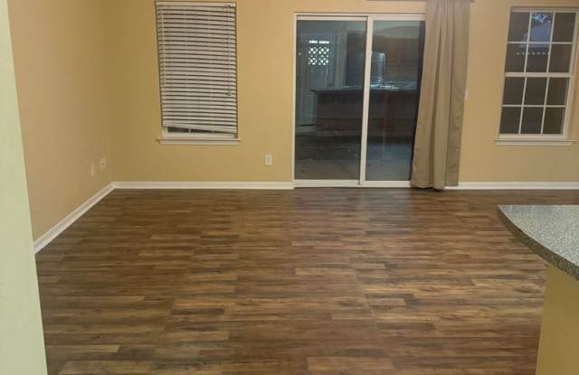 Cute Town home, great location! Gallery 4