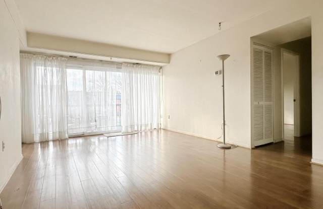 9718 KINGSBRIDGE Drive unit: 101 Gallery 2