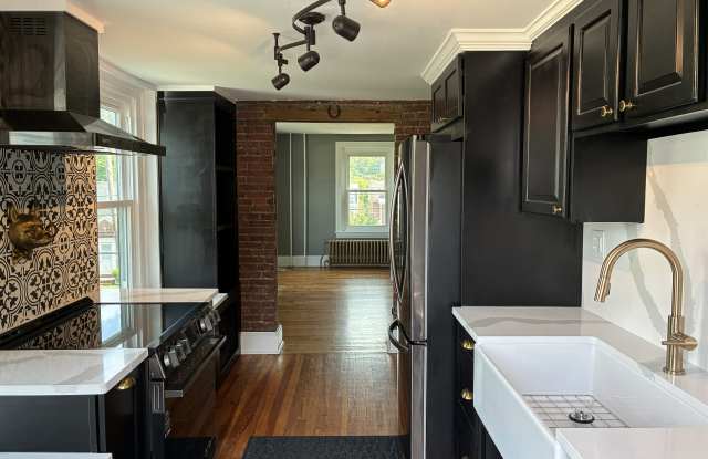 814 E Hector St photos photos
