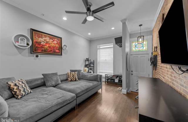 902 N MILTON Avenue Gallery 3