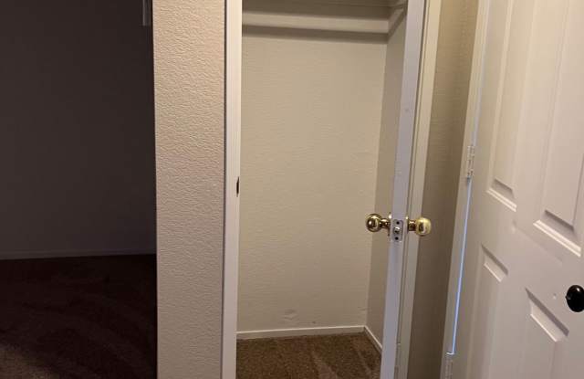 330 Leslie Common photos photos