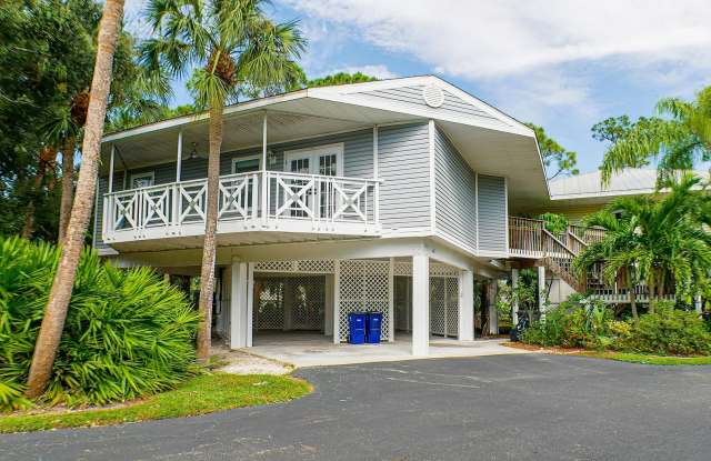 Beautifully renovated 3-bedroom, 2-bathroom home in North Fort Myers - 950 Moody Road, Lochmoor Waterway Estates, FL 33903