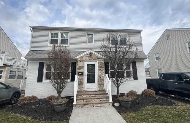105 N Harding Ave - 105 North Harding Avenue, Margate City, NJ 08402