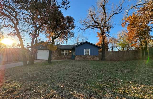 Charming home in North Edmond + 2 bedrooms photos photos