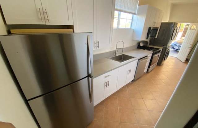 Available Now!! 1 Bedroom 1 Bathroom Back Unit - 10511 Orange Avenue, South Gate, CA 90280