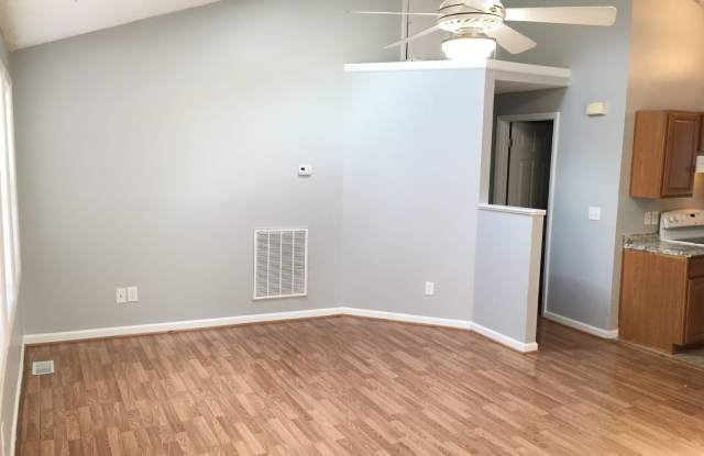 Updated 4br 2ba house with parking and walking distance to UNC Campus! Gallery 4