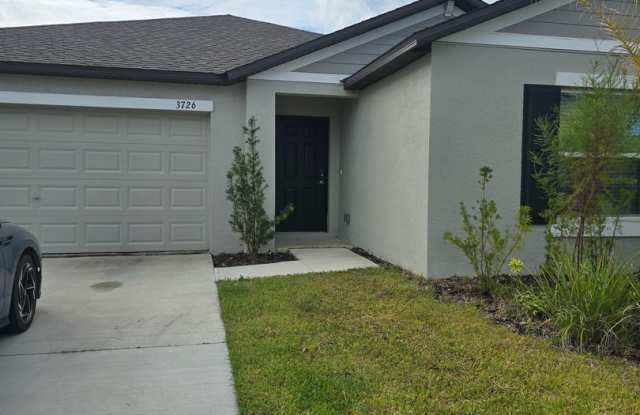 Beautiful 4 bedroom 2 bath Gallery 4