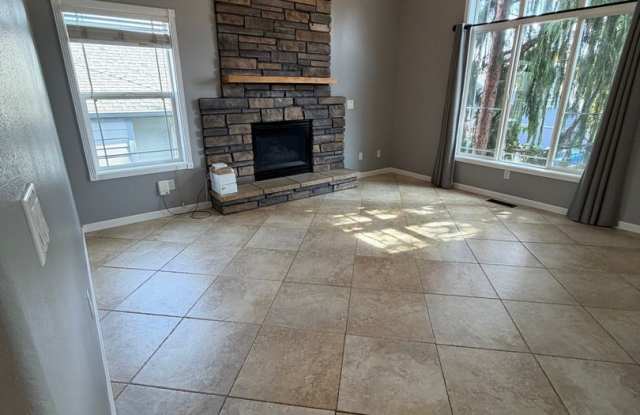 Big, Bold, & Bountiful Keizer Home! Gallery 4