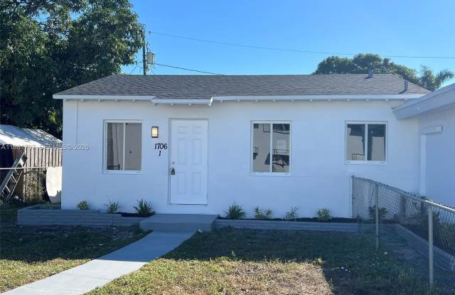 1706 Arthur St photos photos