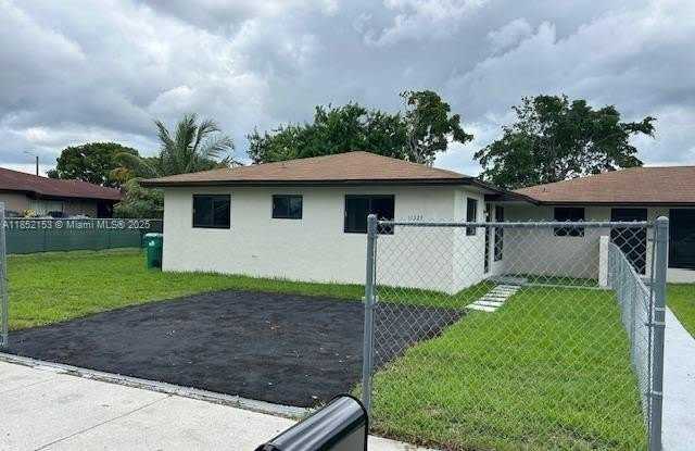 11323 SW 189th St photos photos