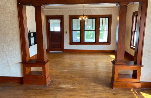 5 bed 2 bath Single Family Home in Wausau photos photos