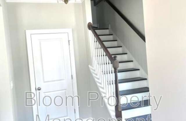 1711 Sparkleberry Ln Gallery 4