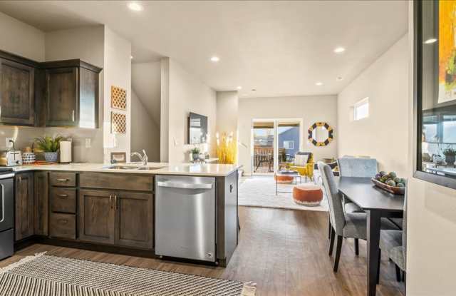 Summerland Twinhomes on Harvey Drive Gallery 2
