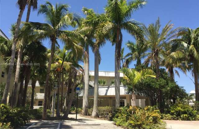 8950 SW 69 Ct - 8950 Southwest 69th Court, Pinecrest, FL 33156