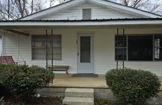 112 Montgomery Avenue - 112 Montgomery Avenue, Union Springs, AL 36089