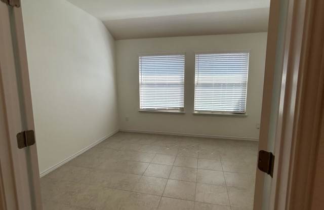 3465 Pauling Loop Gallery 4