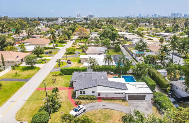 201 Calle Grande Dr - 201 Calle Grande Drive, Hollywood, FL 33021