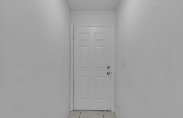 Beautiful 3/2 Triplex Gallery 3