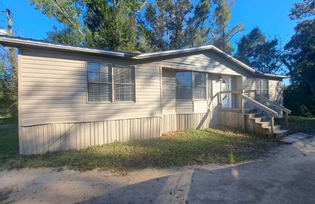 Large 3/2 Mobile Home - 2821 Hillcrest Avenue, Bellview, FL 32526