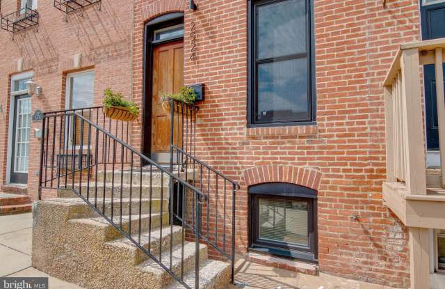2524 FOSTER AVENUE Gallery 2