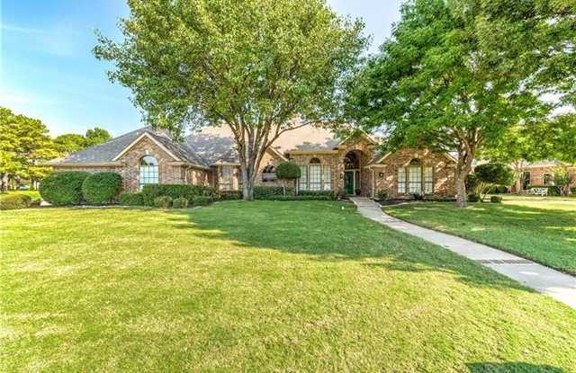 2400 Spruce Court Gallery 4