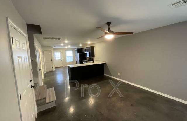 611 Easton Dr Gallery 2