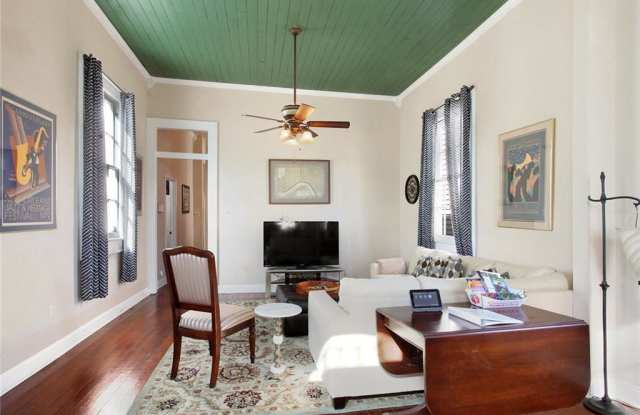 1114 BARTHOLOMEW Street Gallery 3