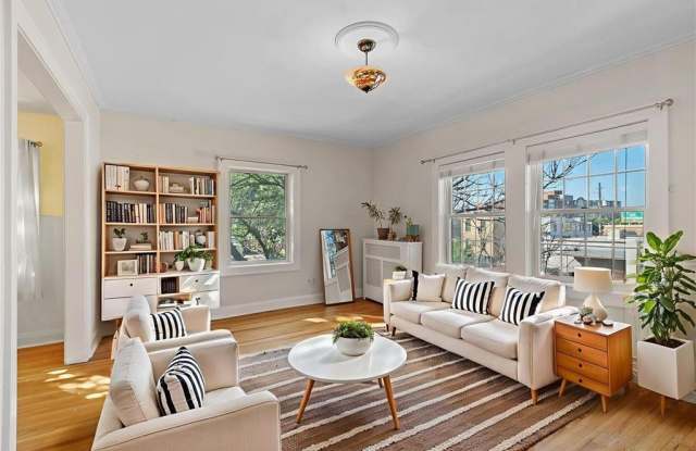 2739 Girard Ave S photos photos
