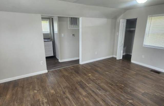 Studio Apartment on S Brookville Rd & S Arlington Ave - SECTION 8 WELCOME photos photos