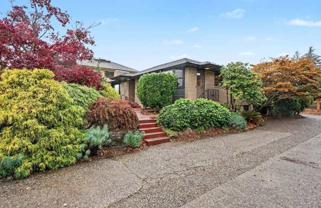 5Bd/3Ba Seattle Home Gallery 1
