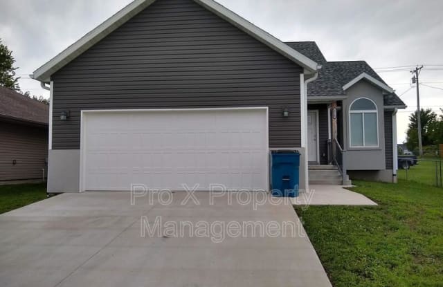 2510 S Willard Ave - 2510 South Willard Avenue, Joplin, MO 64804