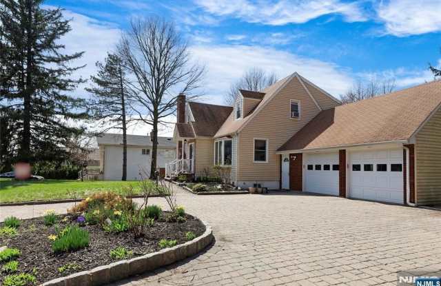 577 Forest Avenue photos photos