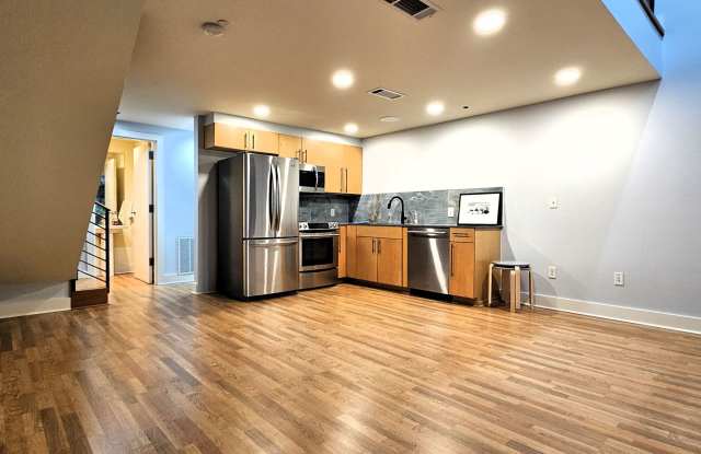 Amazing downtown condo in the heart of Deep Deuce is a must see!! photos photos