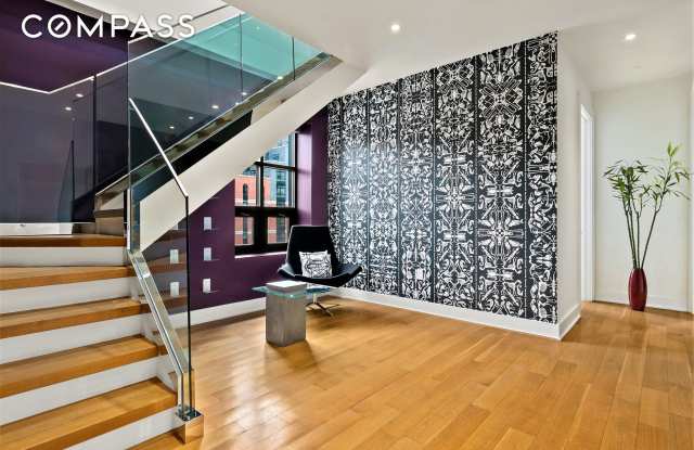 449 Washington Street Gallery 4