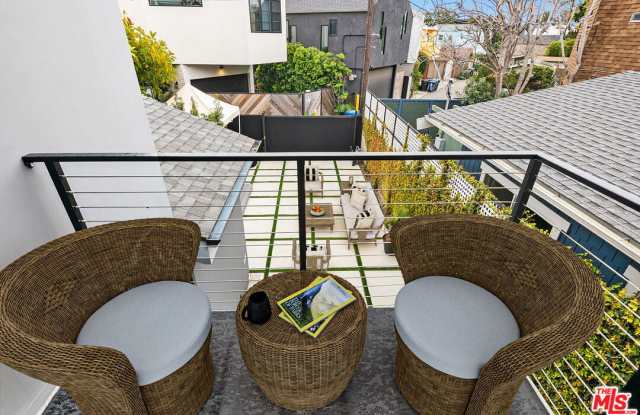 1306 Cabrillo Avenue - 1306 Cabrillo Avenue, Los Angeles, CA 90291