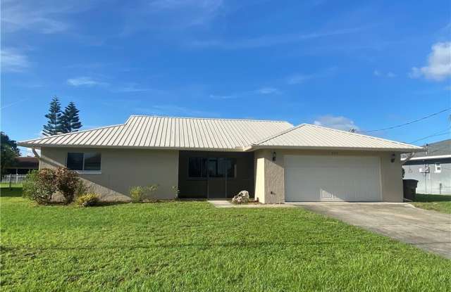 802 SE 32nd Street - 802 Southeast 32nd Street, Cape Coral, FL 33904 802 SE 32nd Street - 802 Southeast 32nd Street, Cape Coral, FL 33904