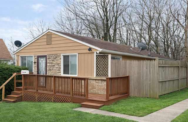 3 Bedroom NE Canton House for rent - 1524 Parkhill Place Northeast, Canton, OH 44705