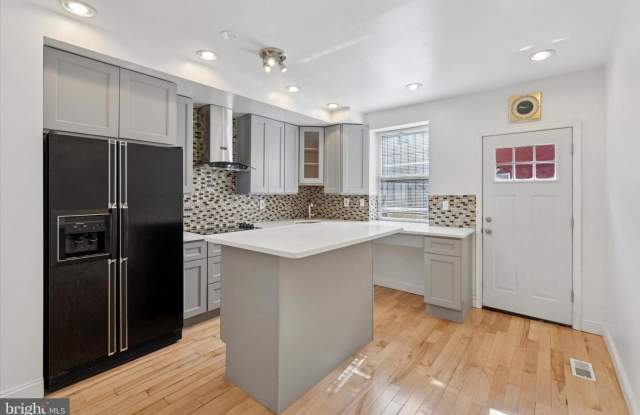 Updated 2BR Townhome with Dual Ensuite Baths, Hardwood Floors & Private Patio in Grays Ferry photos photos